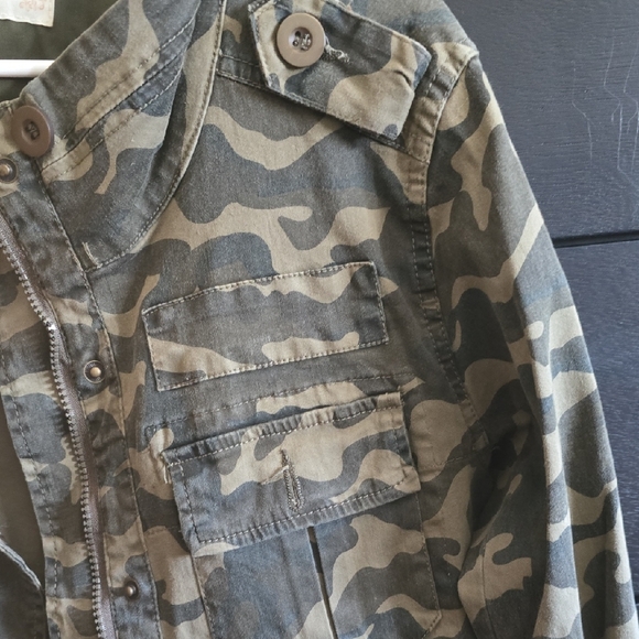 Altar'd State Green Camouflage Jacket - Picture 5 of 8